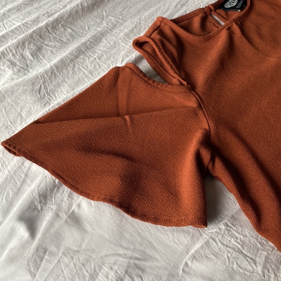 COLD shoulder dress - Picture 4 of 10